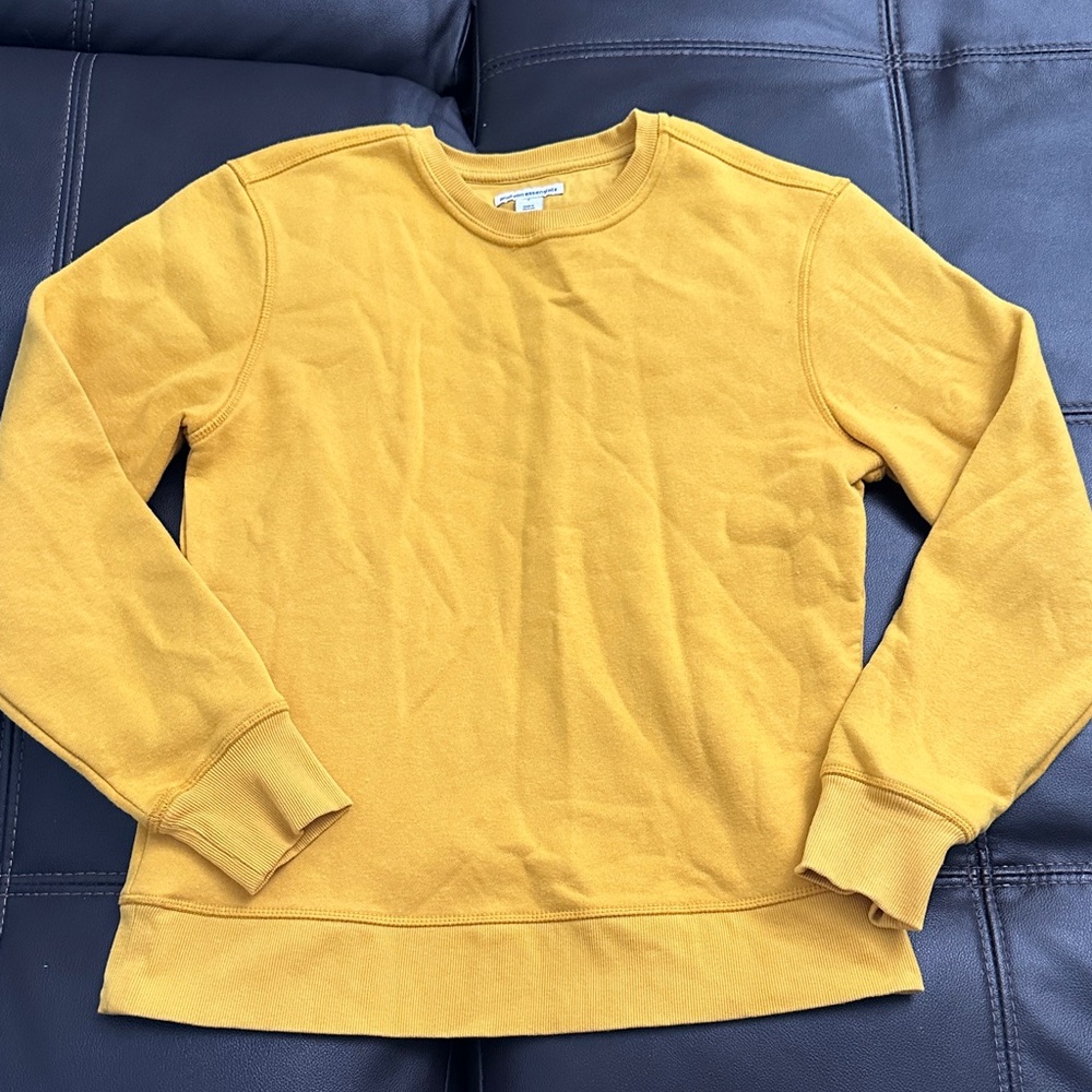 Amazon Essentials Men's Golden Crewneck Sweater